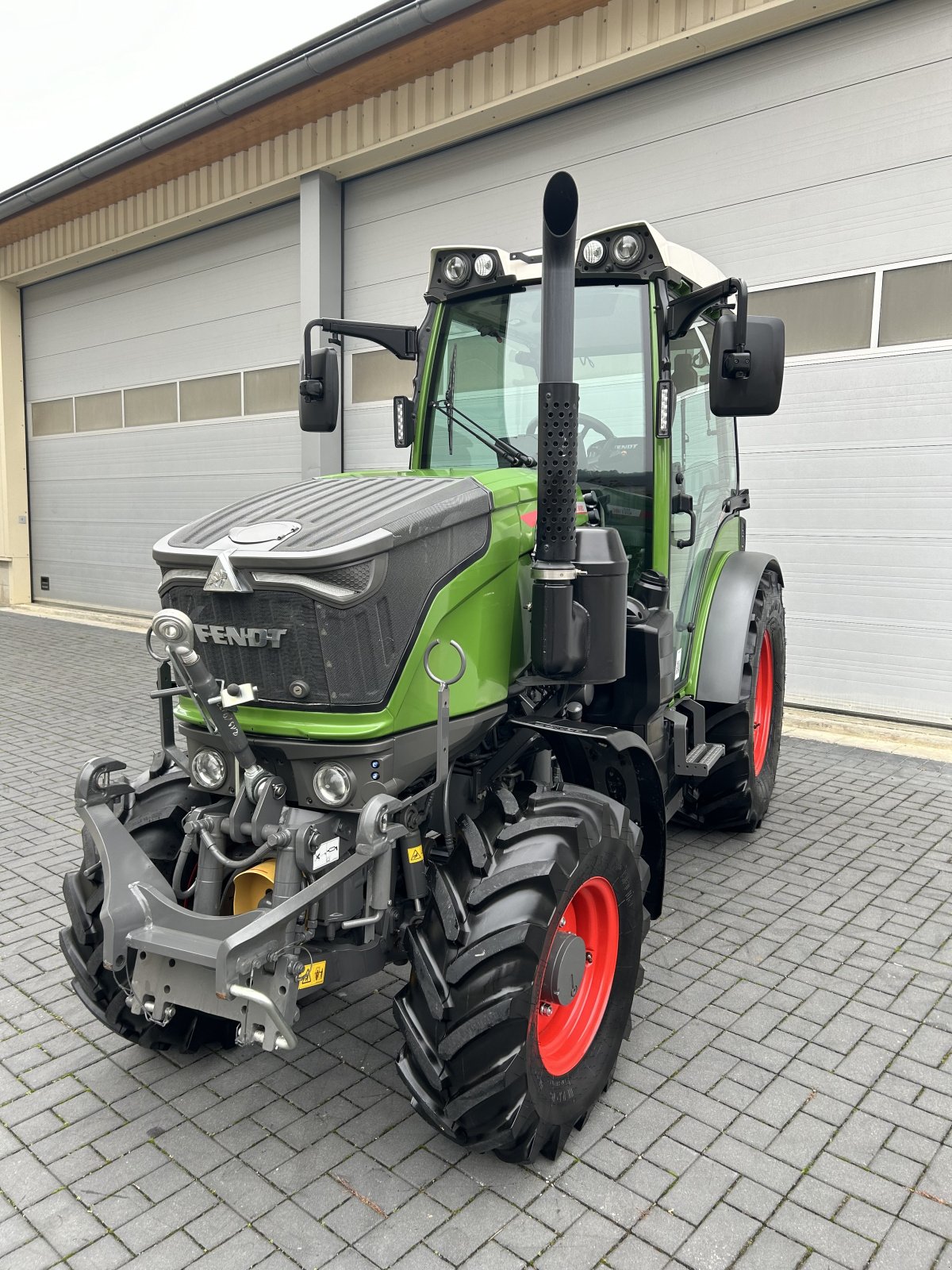 Weinbautraktor du type Fendt 210 Vario V Gen.3 Profi+ Profiplus Setting1 mit Frontzapfwelle Front-PTO, Gebrauchtmaschine en Weigendorf (Photo 1)