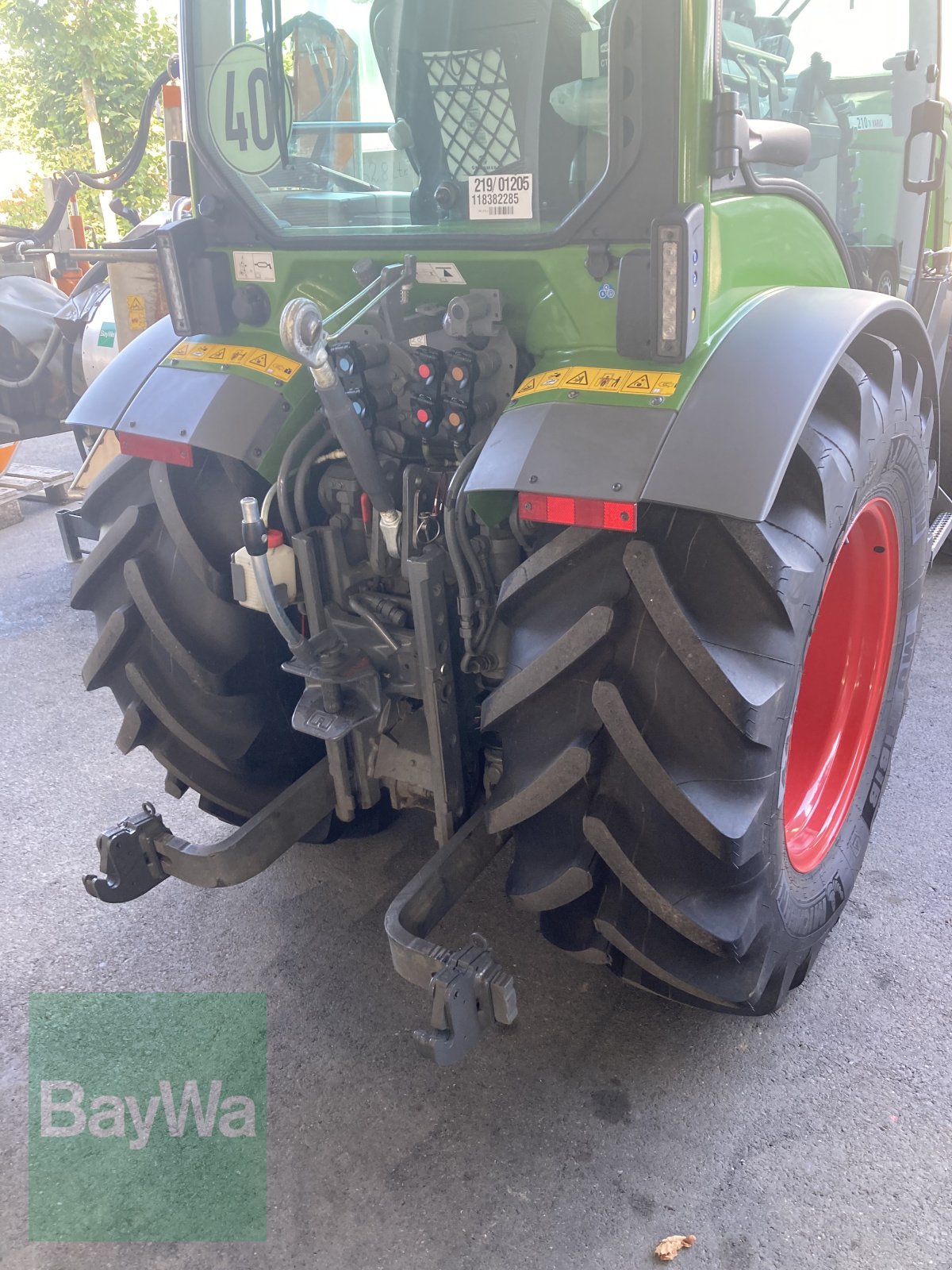 Weinbautraktor des Typs Fendt 210 Vario VA, Gebrauchtmaschine in Volkach (Bild 2)