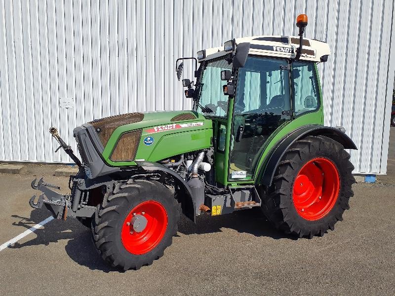 Weinbautraktor Türe ait Fendt 210F, Gebrauchtmaschine içinde ANTIGNY (resim 1)