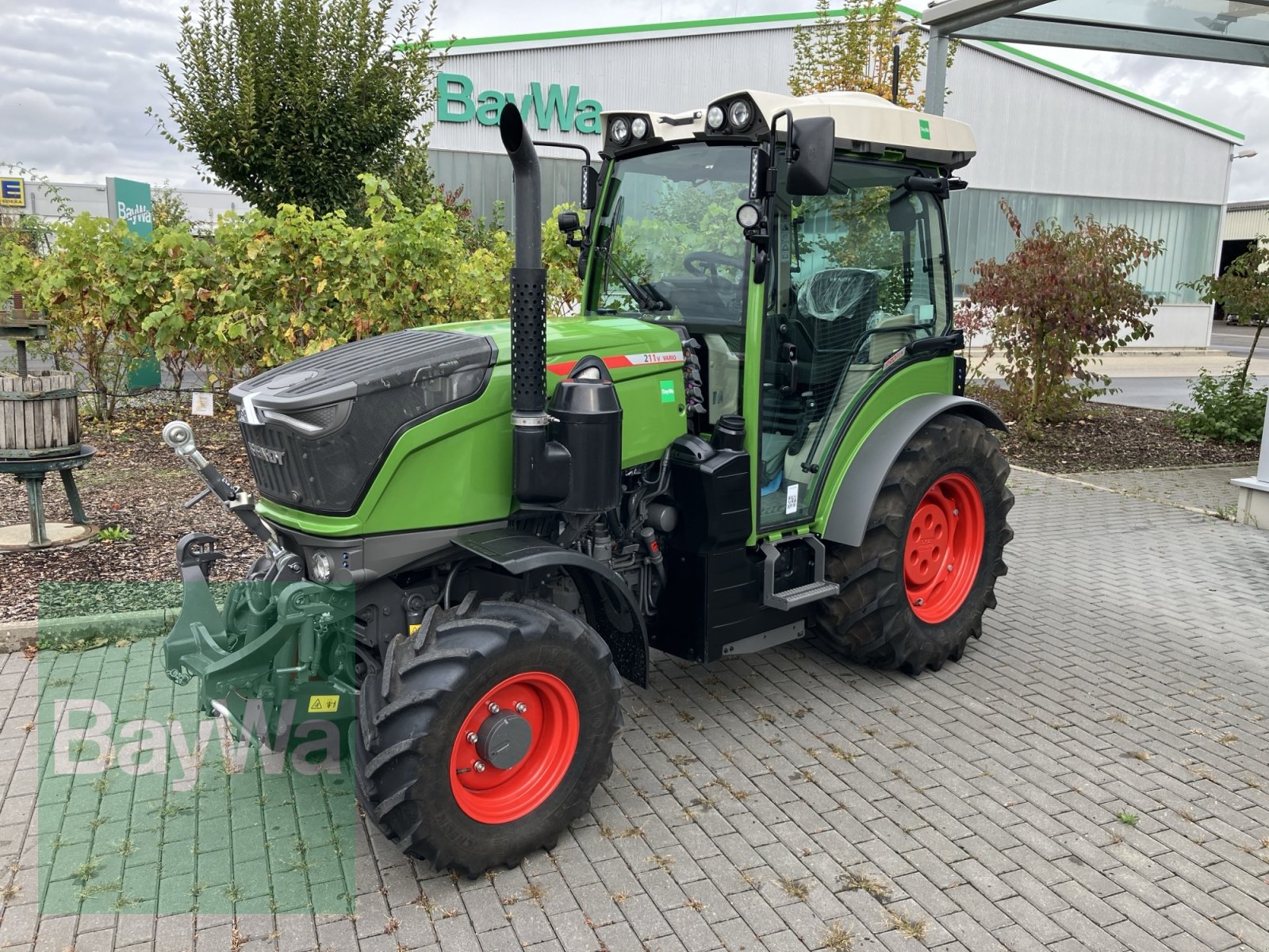 Weinbautraktor del tipo Fendt 211 GEN 3, Gebrauchtmaschine en Volkach (Imagen 1)