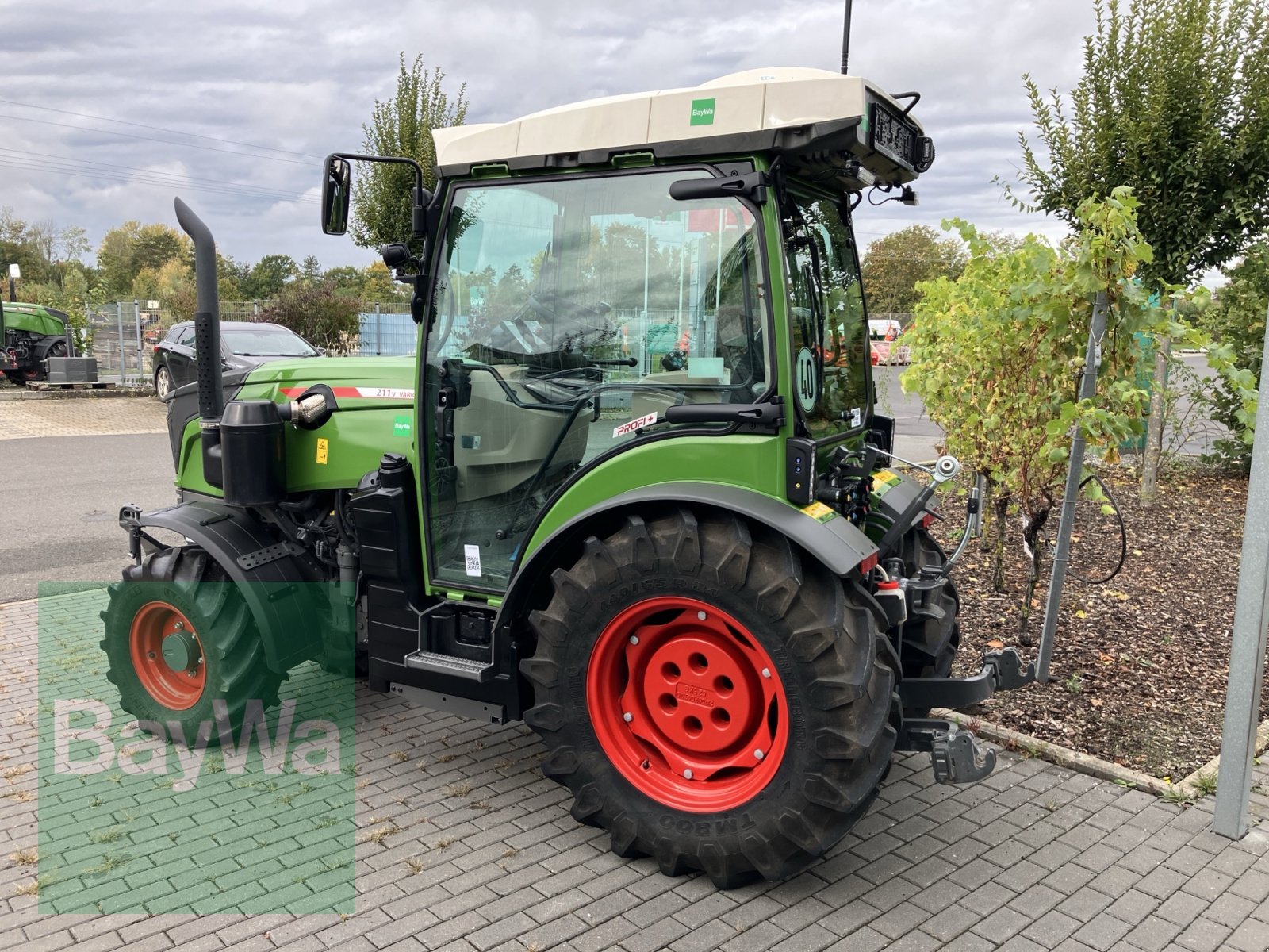 Weinbautraktor del tipo Fendt 211 GEN 3, Gebrauchtmaschine en Volkach (Imagen 2)