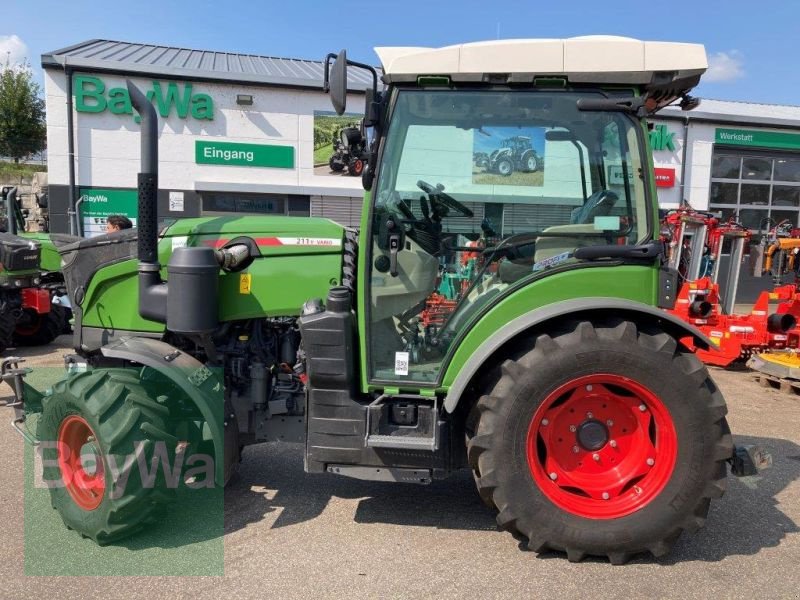 Weinbautraktor del tipo Fendt 211 V VARIO GEN3 PROFI+ SET1, Gebrauchtmaschine en Brackenheim (Imagen 4)