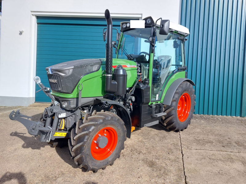 Weinbautraktor des Typs Fendt 211 V Vario, GEN3, Setting 2, Gebrauchtmaschine in Riedenheim (Bild 1)