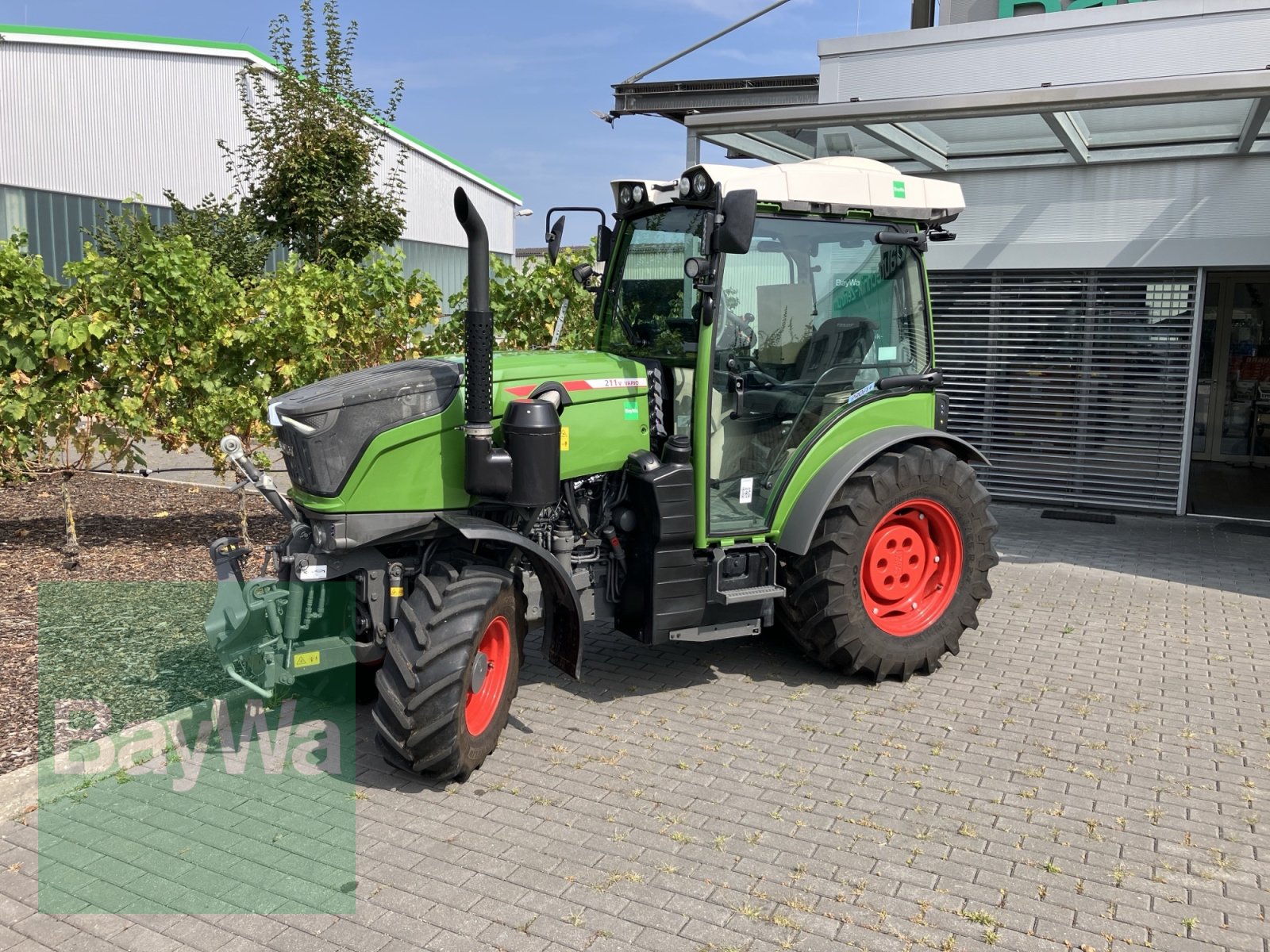 Weinbautraktor van het type Fendt 211 VA Vario Gen 3 Profi Plus, Gebrauchtmaschine in Volkach (Foto 1)