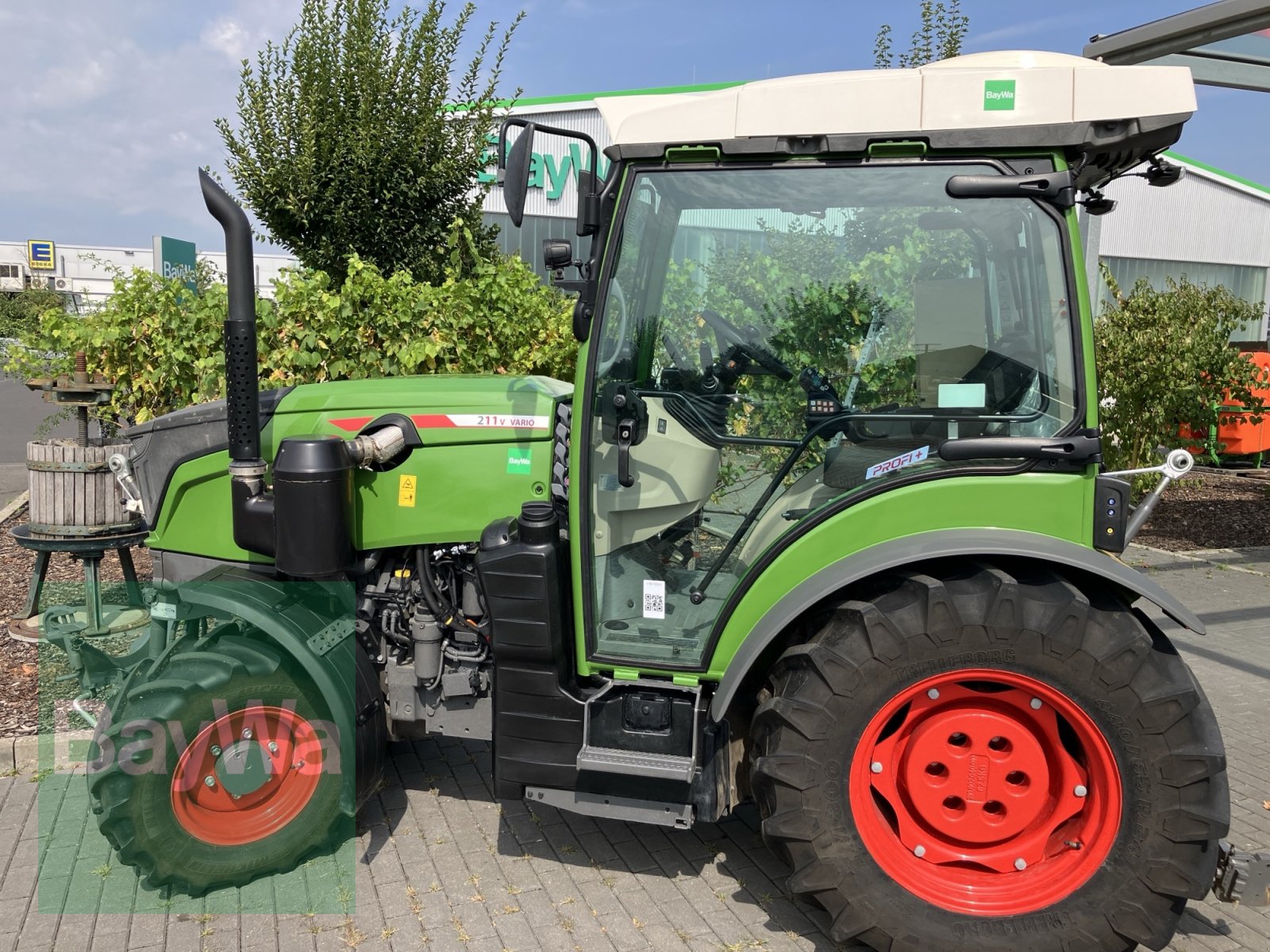 Weinbautraktor del tipo Fendt 211 VA Vario Gen 3 Profi Plus, Gebrauchtmaschine In Volkach (Immagine 5)