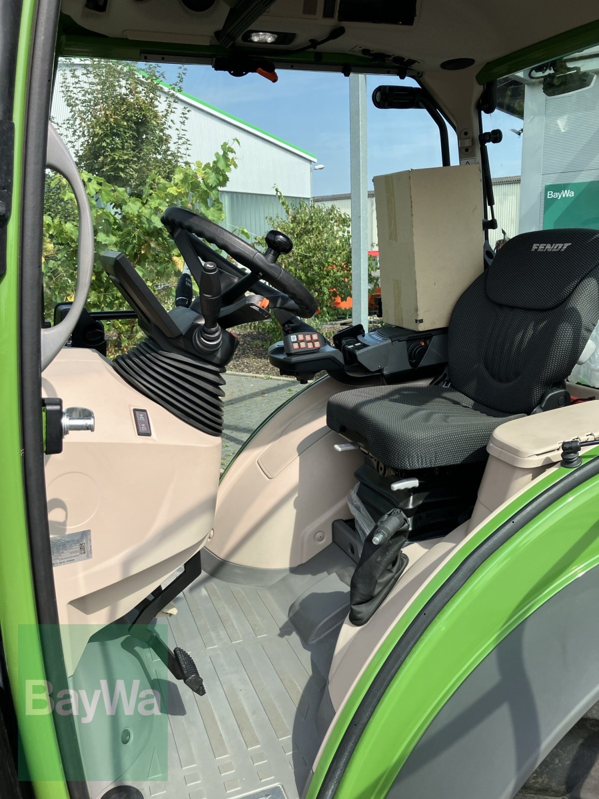 Weinbautraktor del tipo Fendt 211 VA Vario Gen 3 Profi Plus, Gebrauchtmaschine In Volkach (Immagine 7)