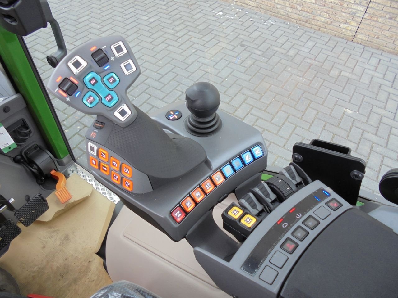 Weinbautraktor za tip Fendt 211 vario gen3, Neumaschine u Houten (Slika 5)