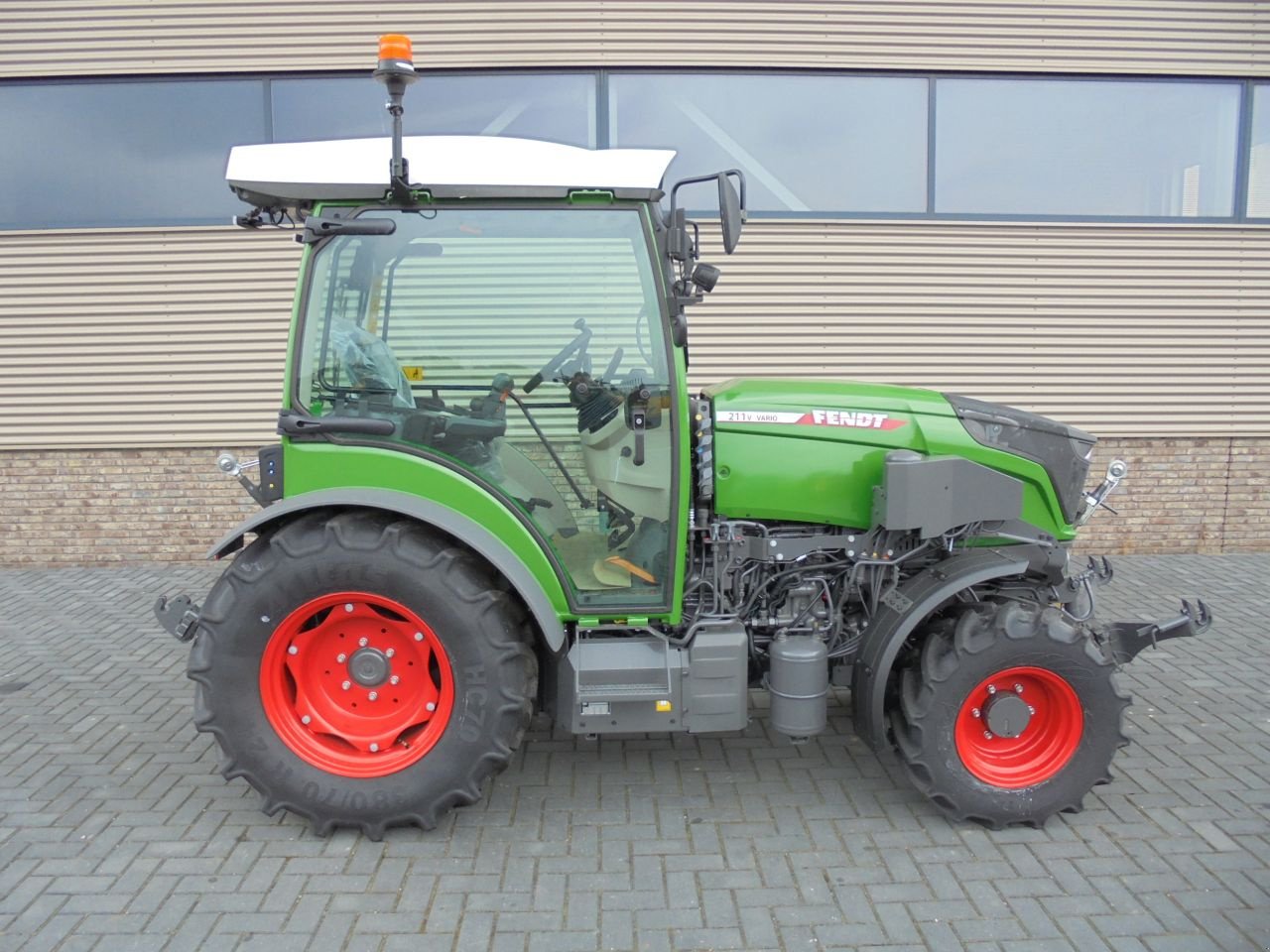 Weinbautraktor типа Fendt 211 vario gen3, Neumaschine в Houten (Фотография 7)