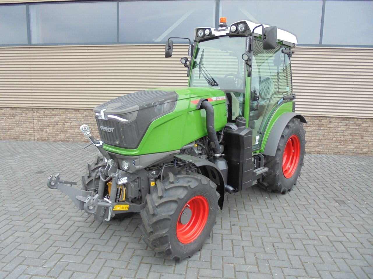 Weinbautraktor des Typs Fendt 211 vario gen3, Neumaschine in Houten (Bild 1)