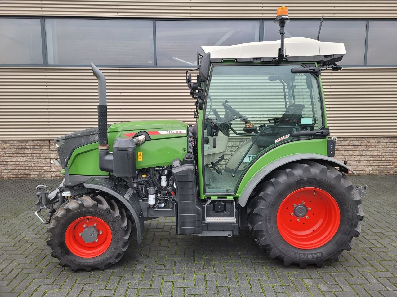 Weinbautraktor typu Fendt 211 vario profi plus gen3 gps, Gebrauchtmaschine v Houten (Obrázek 2)