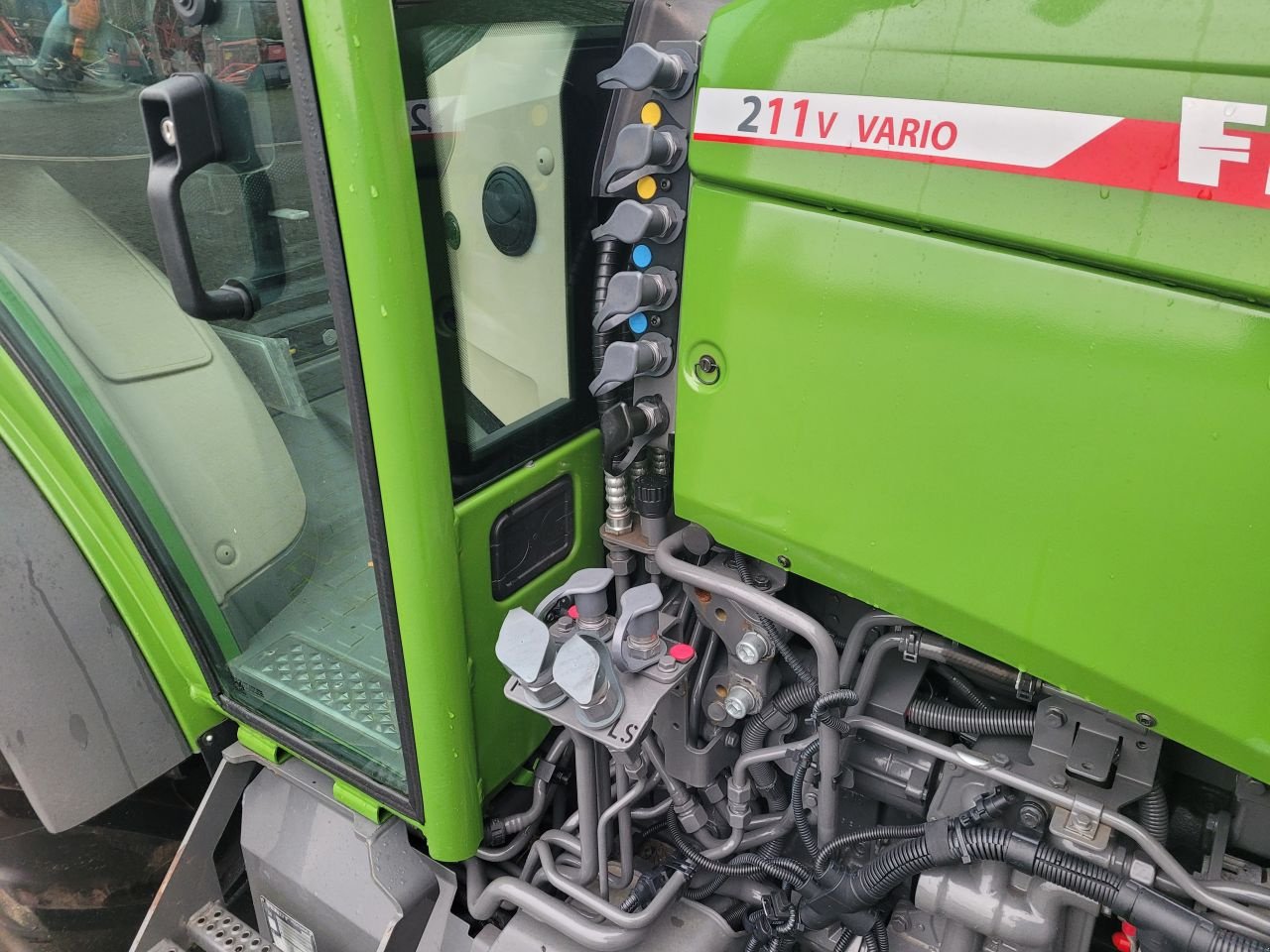 Weinbautraktor typu Fendt 211 vario profi plus gen3 gps, Gebrauchtmaschine v Houten (Obrázek 9)