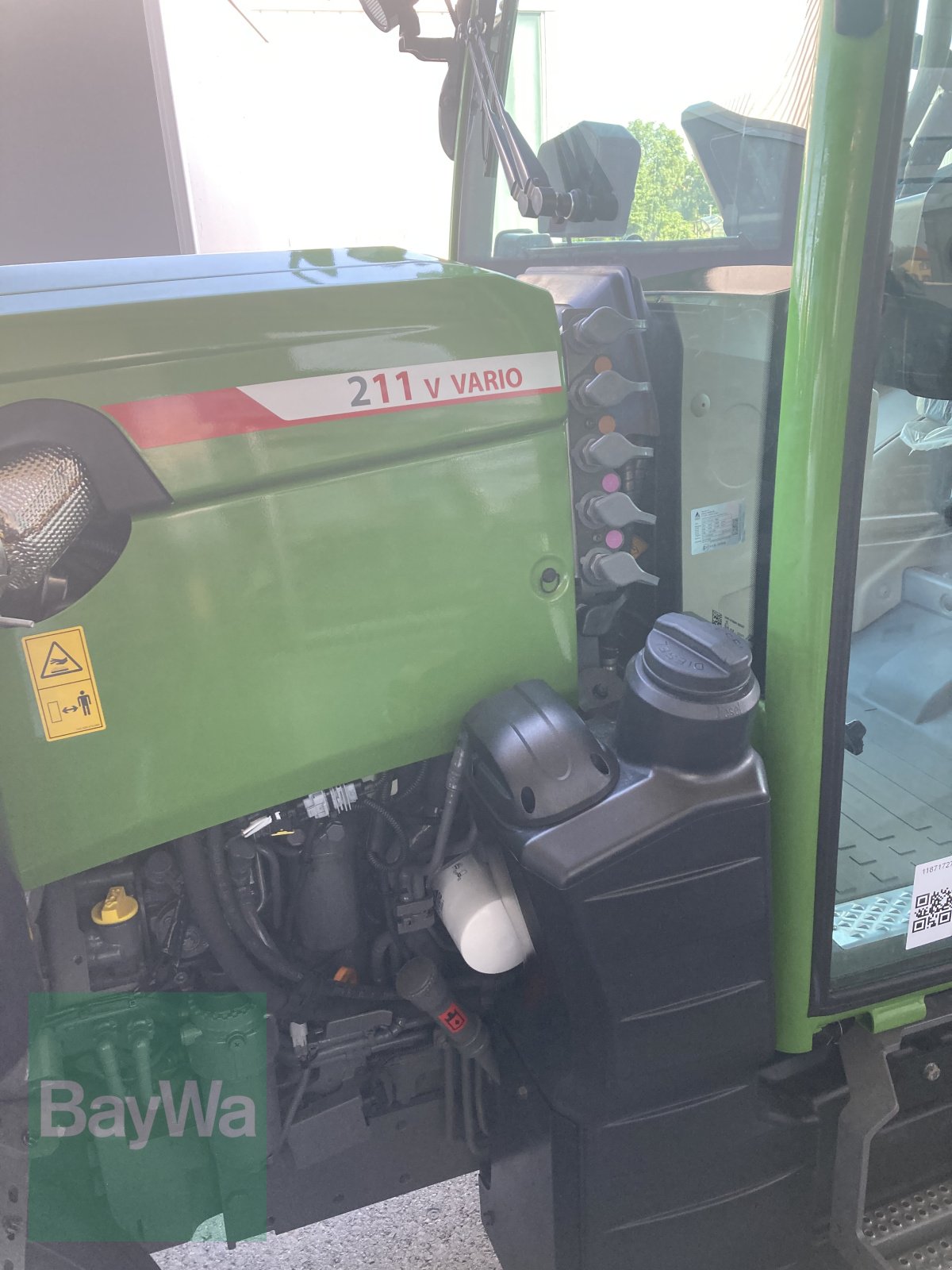 Weinbautraktor des Typs Fendt 211 Vario VA, Gebrauchtmaschine in Volkach (Bild 3)