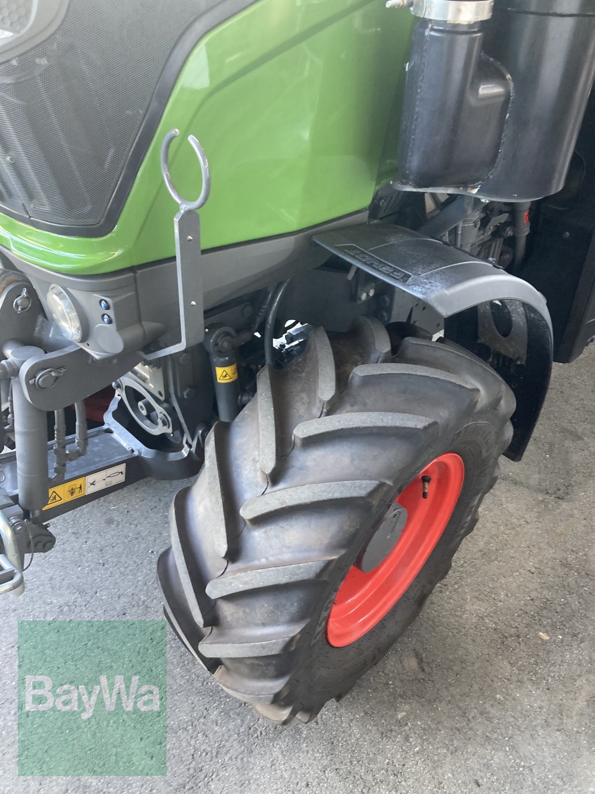 Weinbautraktor van het type Fendt 211 Vario VA, Gebrauchtmaschine in Volkach (Foto 4)