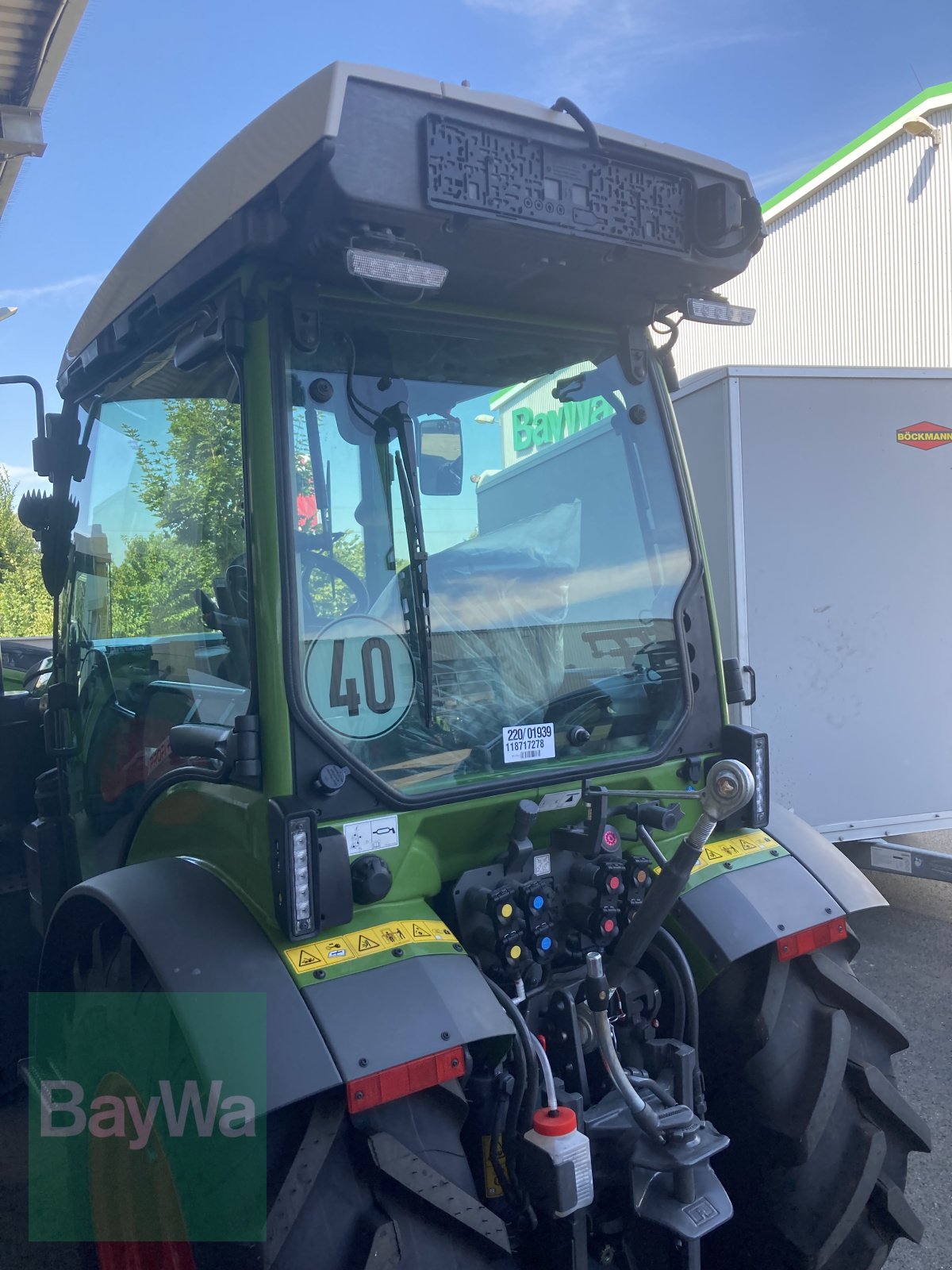 Weinbautraktor typu Fendt 211 Vario VA, Gebrauchtmaschine v Volkach (Obrázek 10)