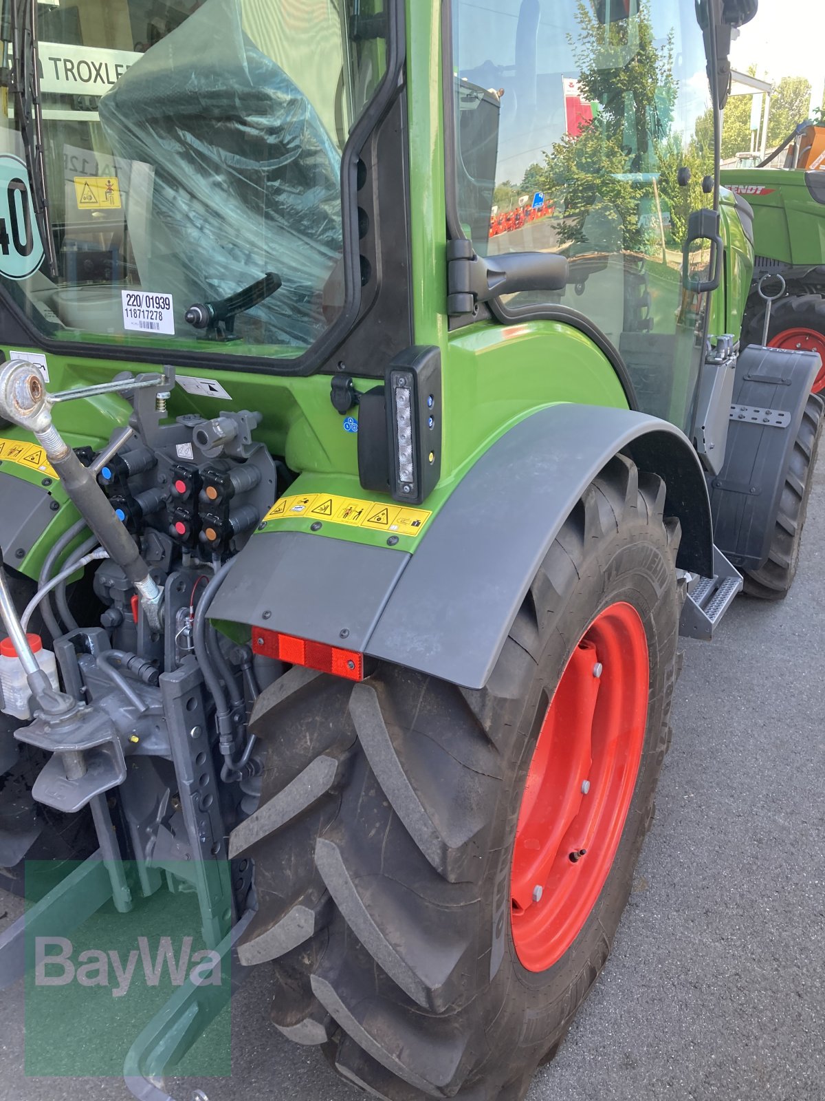 Weinbautraktor typu Fendt 211 Vario VA, Gebrauchtmaschine v Volkach (Obrázok 12)