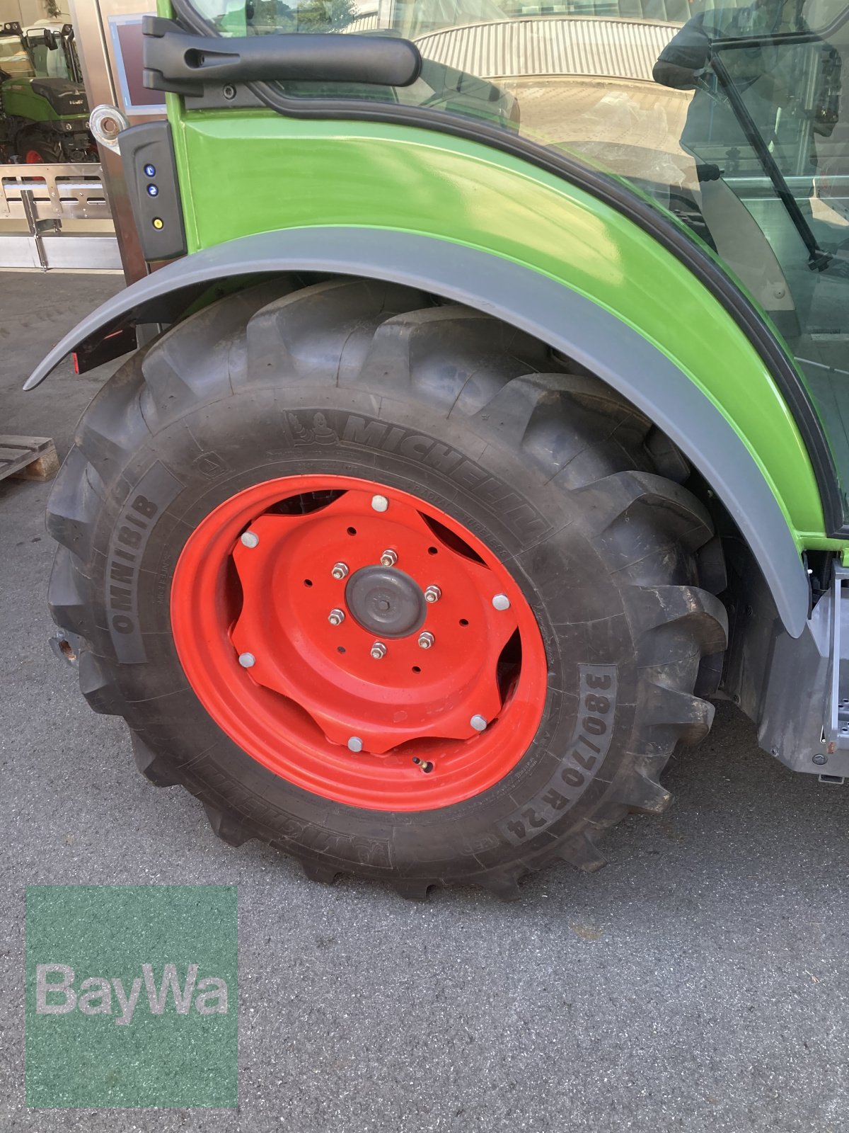 Weinbautraktor van het type Fendt 211 Vario VA, Gebrauchtmaschine in Volkach (Foto 14)