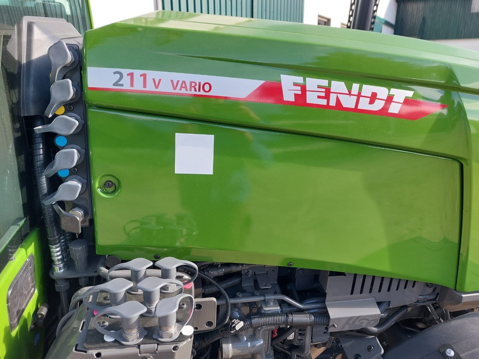 Weinbautraktor des Typs Fendt 211 Vario, Gebrauchtmaschine in Riedenheim (Bild 6)