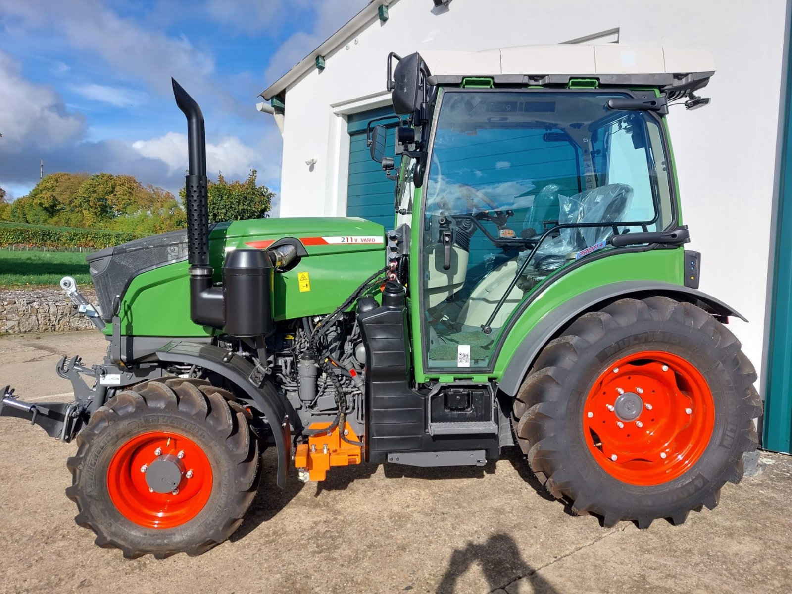 Weinbautraktor типа Fendt 211 Vario, Gebrauchtmaschine в Riedenheim (Фотография 8)