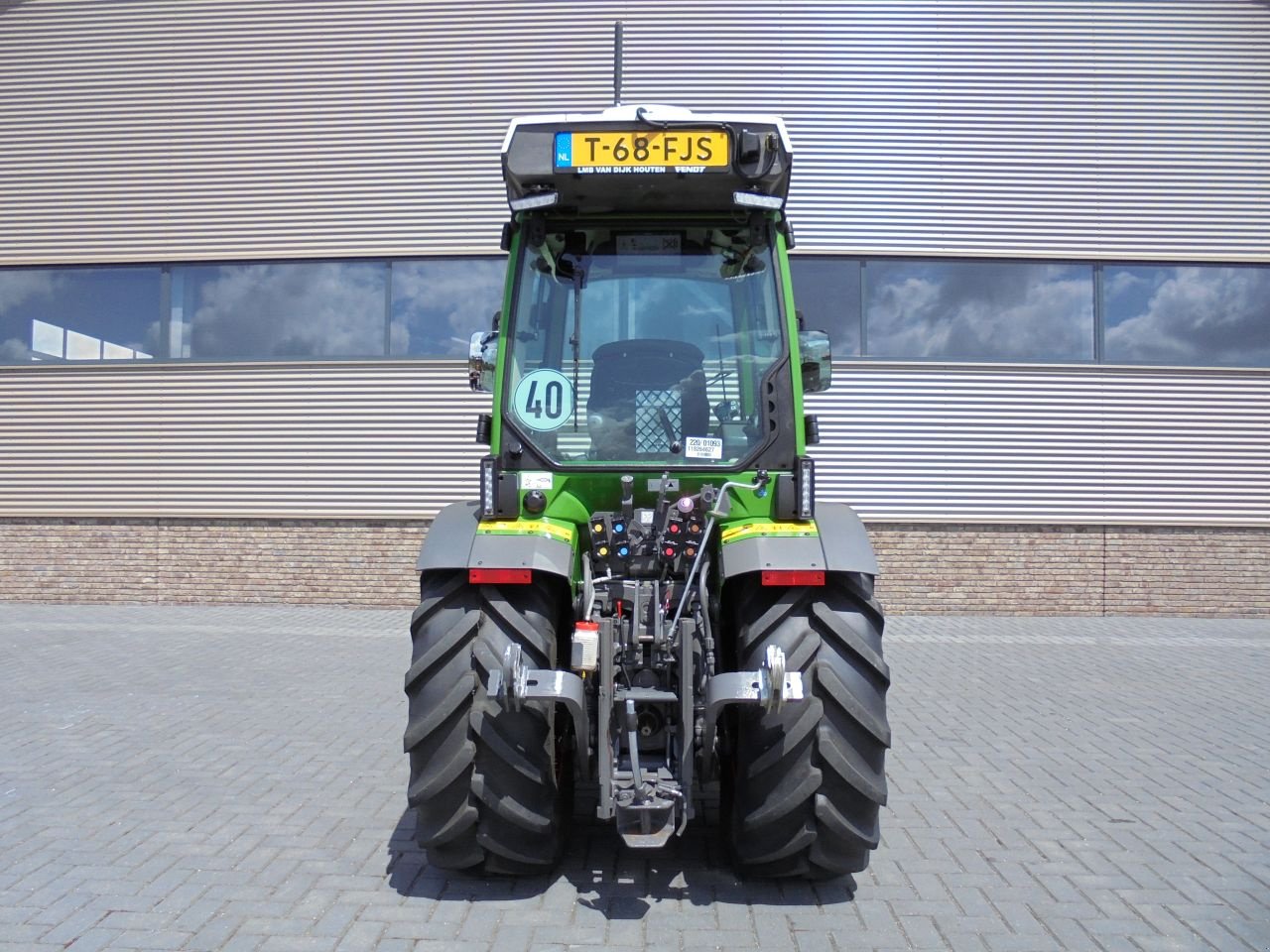 Weinbautraktor des Typs Fendt 211va vario gen3 209-210, Gebrauchtmaschine in Houten (Bild 3)