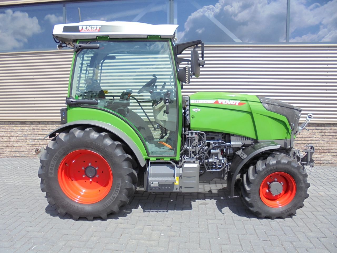 Weinbautraktor des Typs Fendt 211va vario gen3 209-210, Gebrauchtmaschine in Houten (Bild 2)