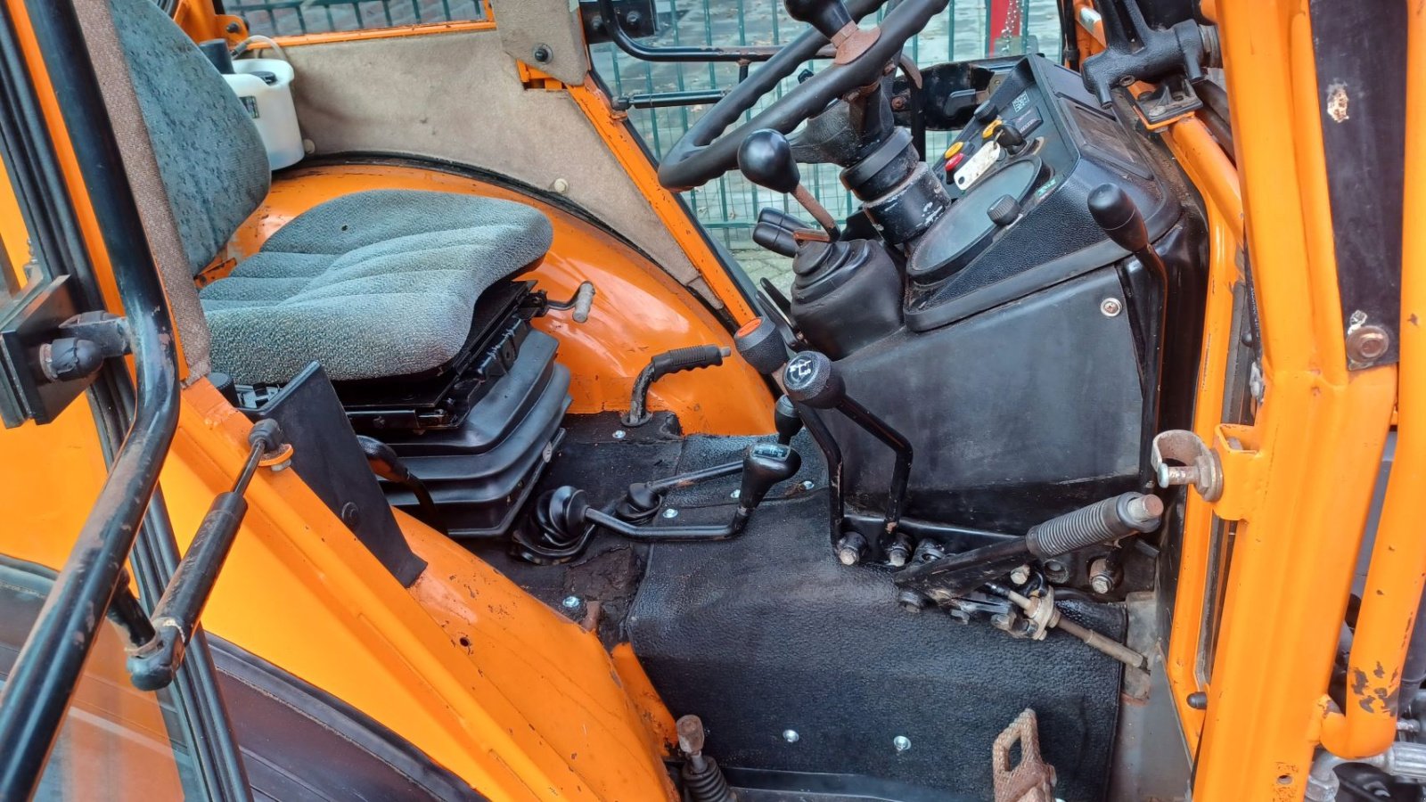 Weinbautraktor van het type Fendt 250 v, Gebrauchtmaschine in Mariahout (Foto 9)