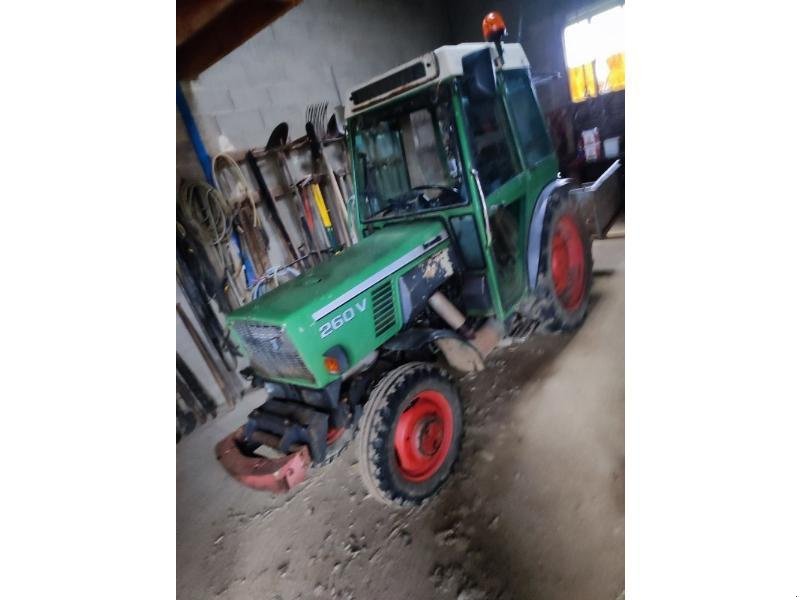 Weinbautraktor типа Fendt 260V, Gebrauchtmaschine в ANTIGNY (Фотография 3)