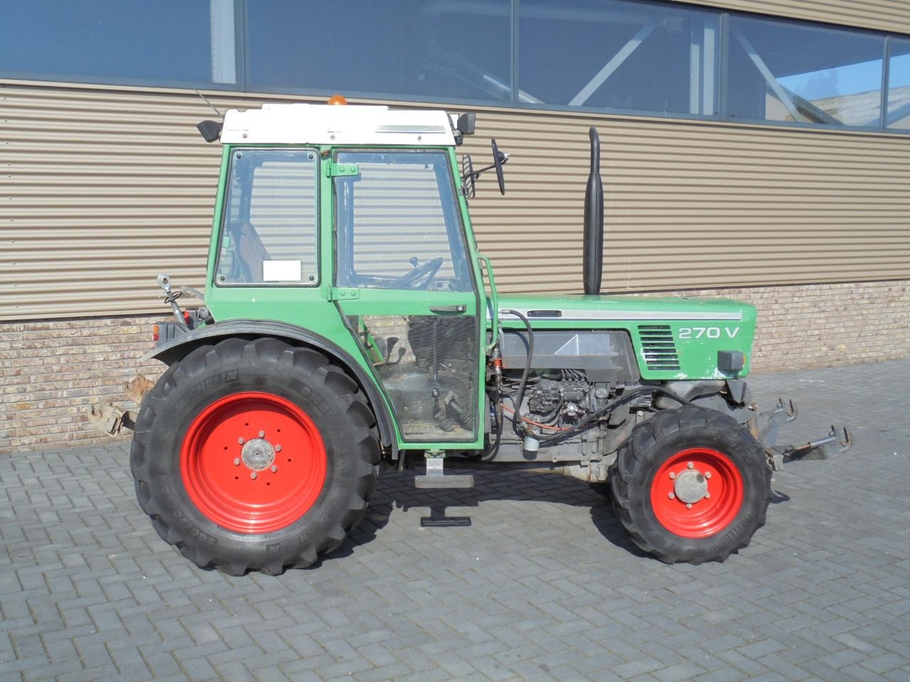 Weinbautraktor du type Fendt 270 va, Gebrauchtmaschine en Houten (Photo 4)