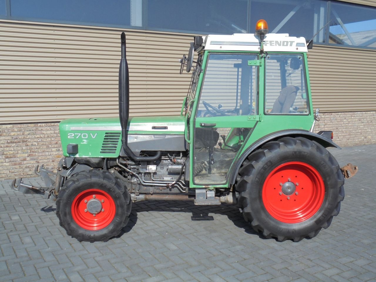 Weinbautraktor du type Fendt 270 va, Gebrauchtmaschine en Houten (Photo 2)