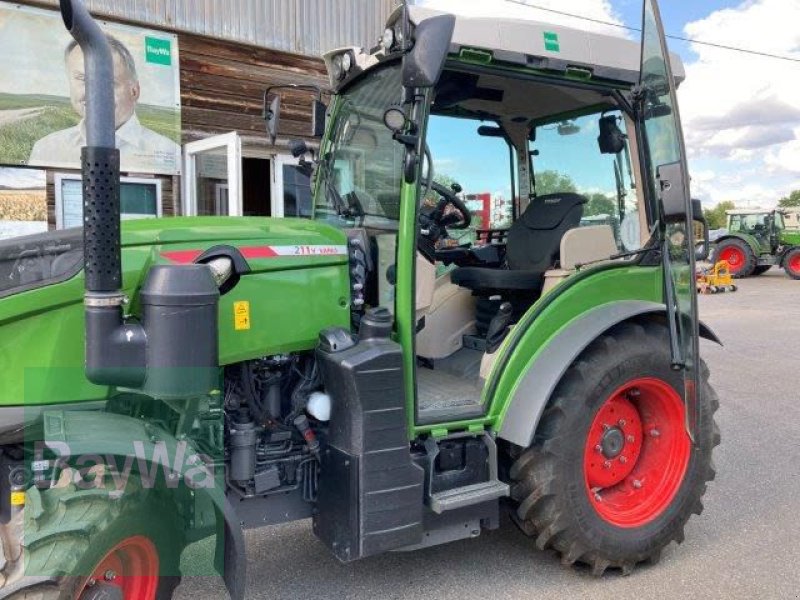 Weinbautraktor Türe ait Fendt TRAKTOR 211 V VARIO GEN3, Gebrauchtmaschine içinde Ilsfeld (resim 16)