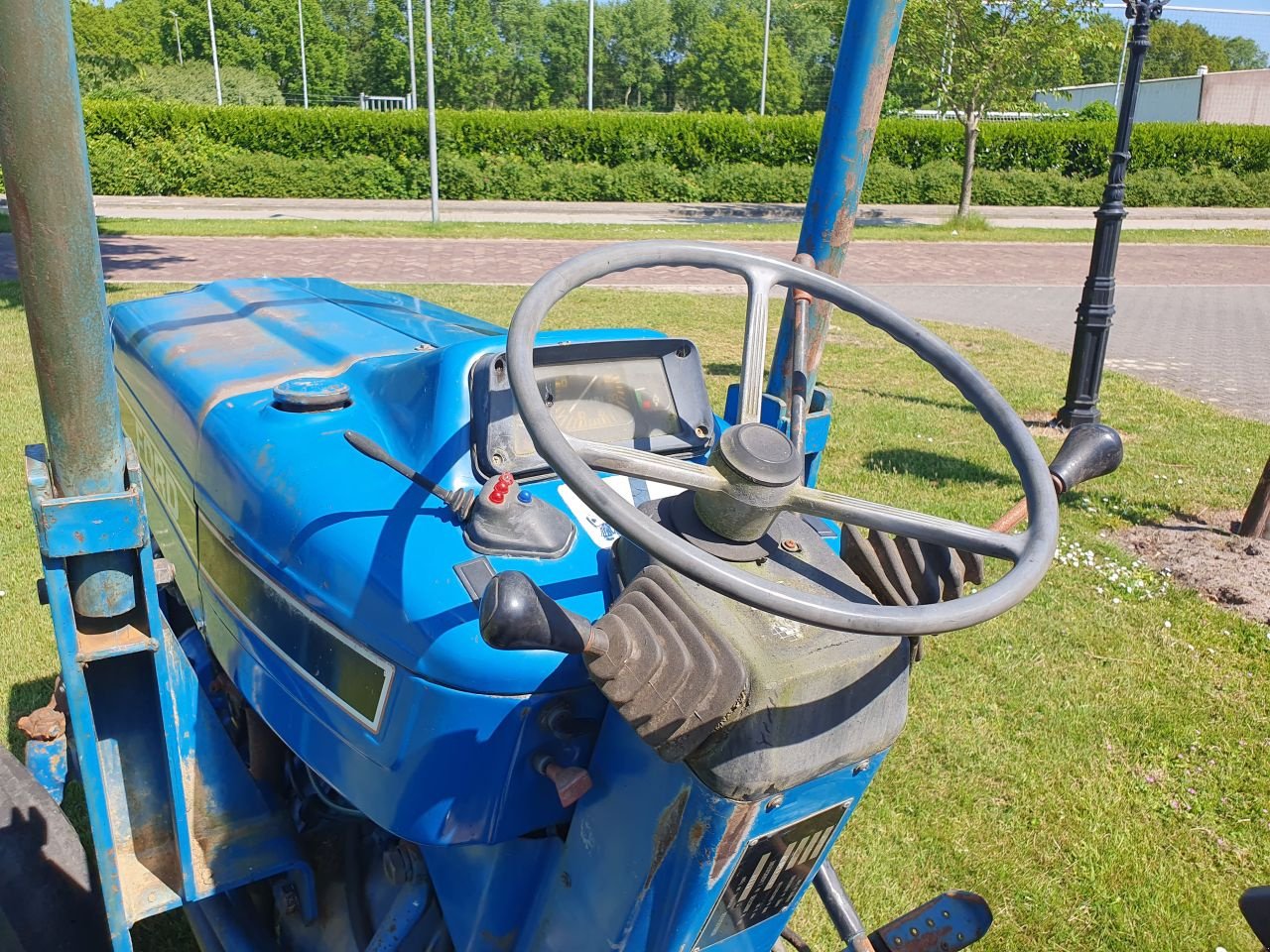 Weinbautraktor del tipo Ford 2x 4110 Smalspoor Tractor, Gebrauchtmaschine en Weiteveen (Imagen 11)
