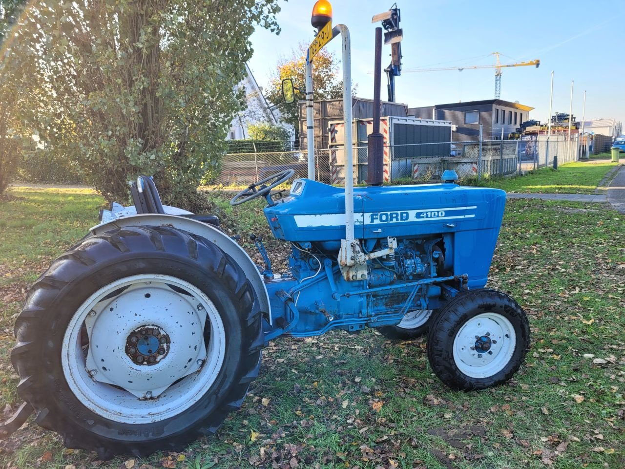 Weinbautraktor du type Ford 4100, Gebrauchtmaschine en Werkendam (Photo 8)