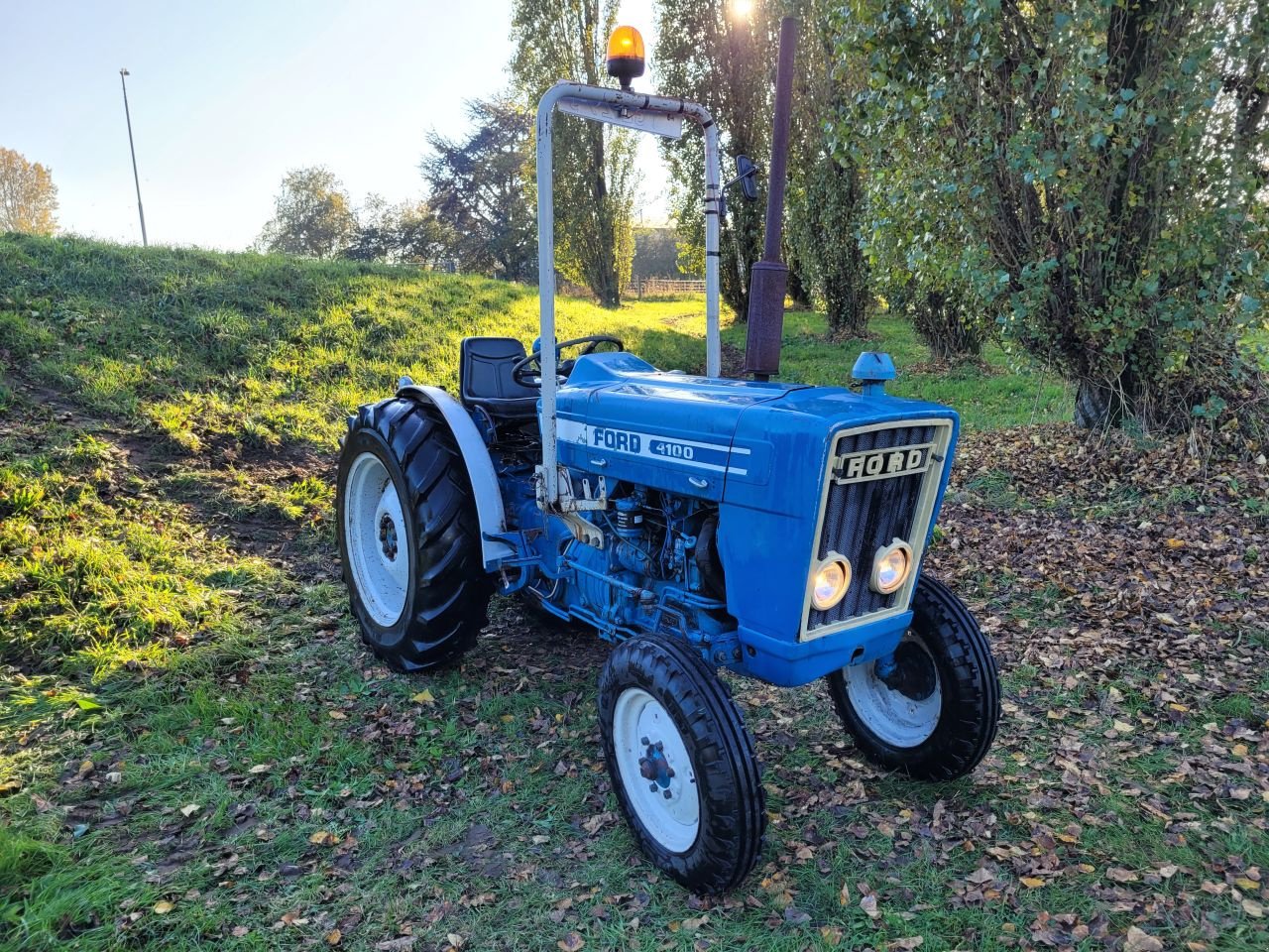 Weinbautraktor du type Ford 4100, Gebrauchtmaschine en Werkendam (Photo 2)