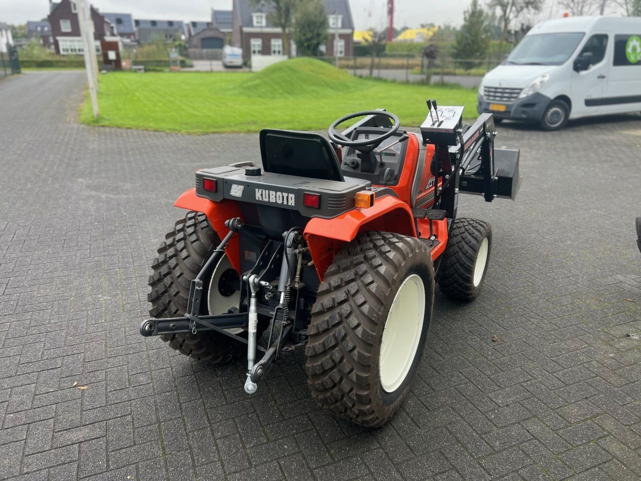 Weinbautraktor tip Kubota ASTE A15, Gebrauchtmaschine in MARIAHOUT (Poză 6)