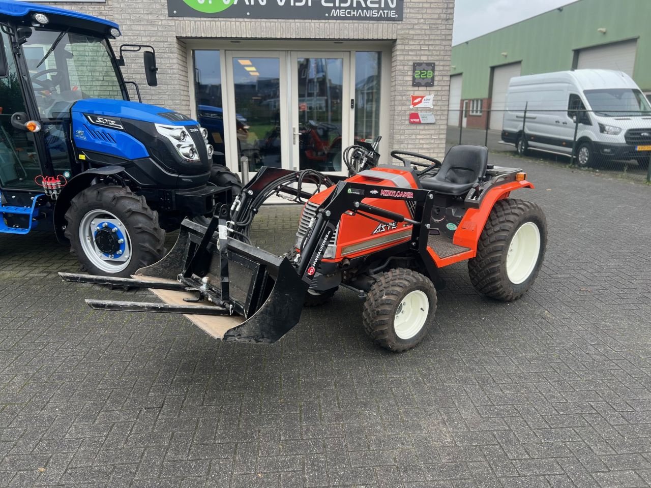 Weinbautraktor des Typs Kubota ASTE A15, Gebrauchtmaschine in MARIAHOUT (Bild 3)