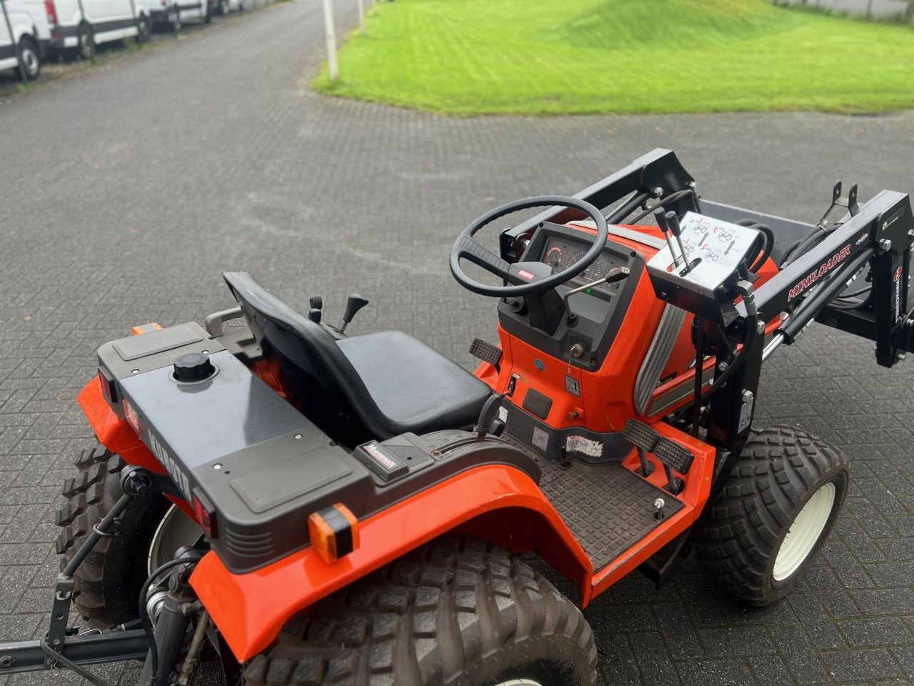 Weinbautraktor des Typs Kubota ASTE A15, Gebrauchtmaschine in MARIAHOUT (Bild 7)