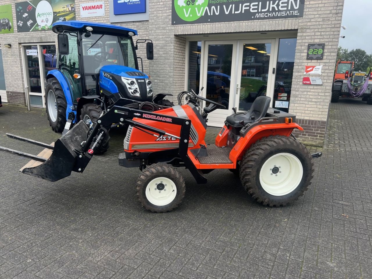 Weinbautraktor del tipo Kubota ASTE A15, Gebrauchtmaschine en MARIAHOUT (Imagen 4)