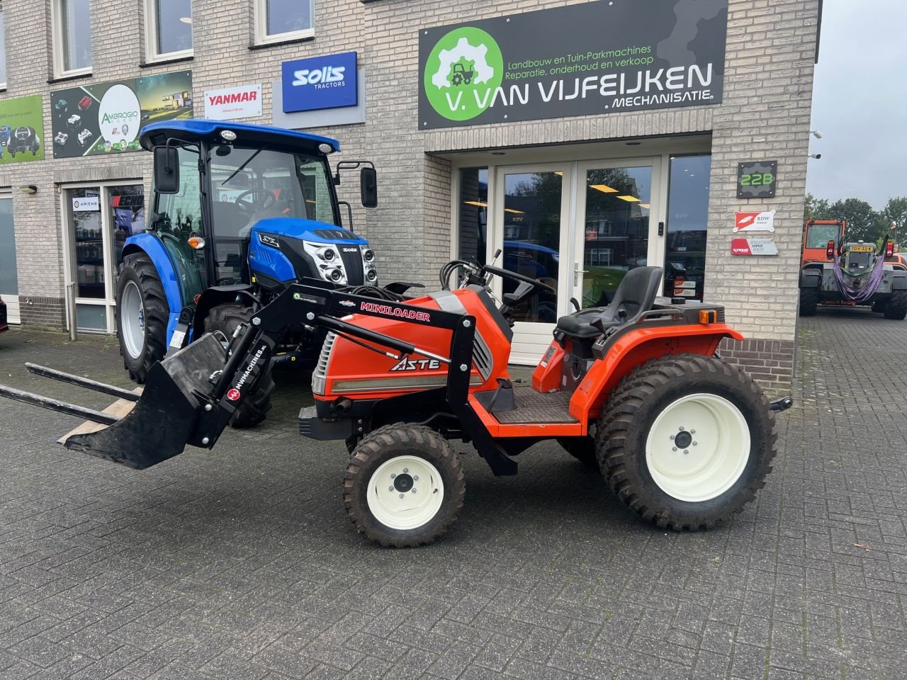 Weinbautraktor des Typs Kubota ASTE A15, Gebrauchtmaschine in MARIAHOUT (Bild 5)