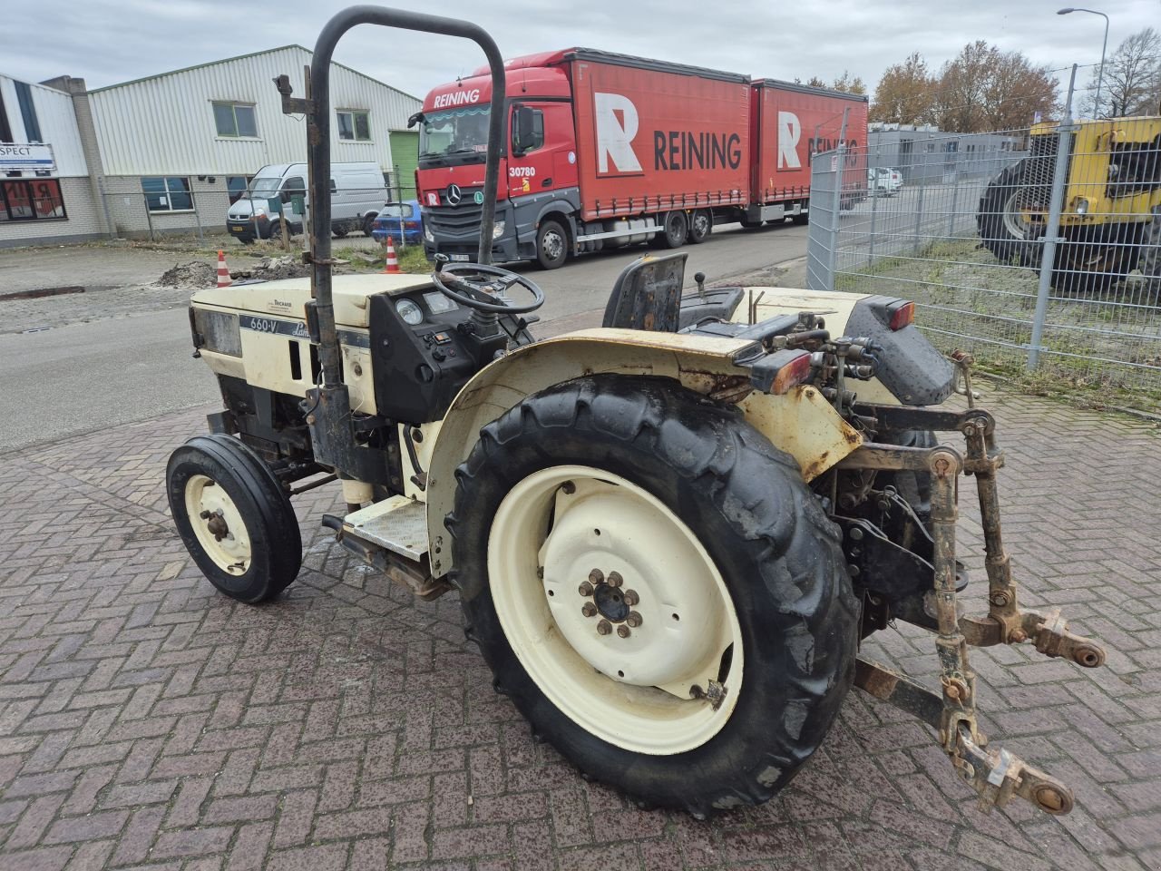 Weinbautraktor типа Lamborghini 660v Smalspoor, Gebrauchtmaschine в Weiteveen (Фотография 3)