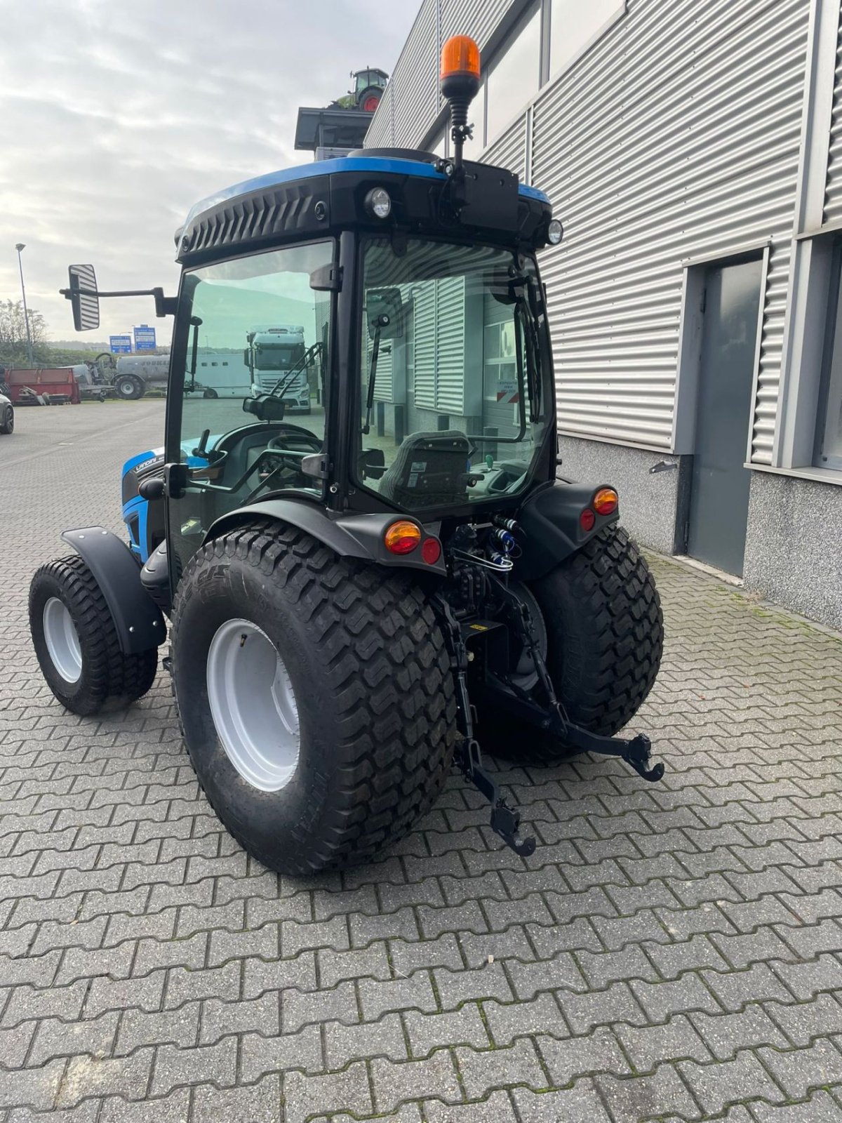 Weinbautraktor типа Landini Mistral 2-60 met cabine (NIEUW), Neumaschine в Roermond (Фотография 3)