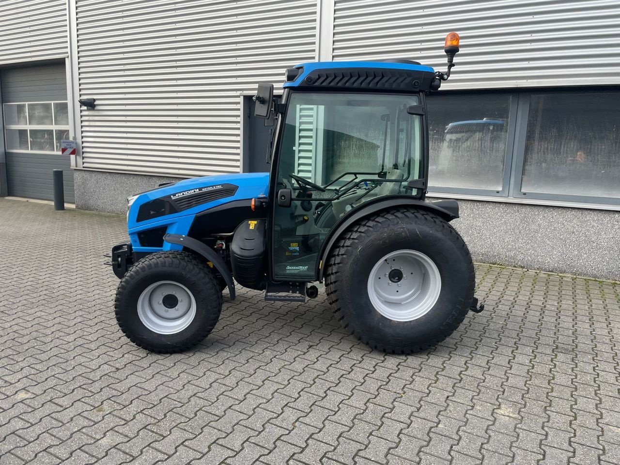 Weinbautraktor типа Landini Mistral 2-60 met cabine (NIEUW), Neumaschine в Roermond (Фотография 2)