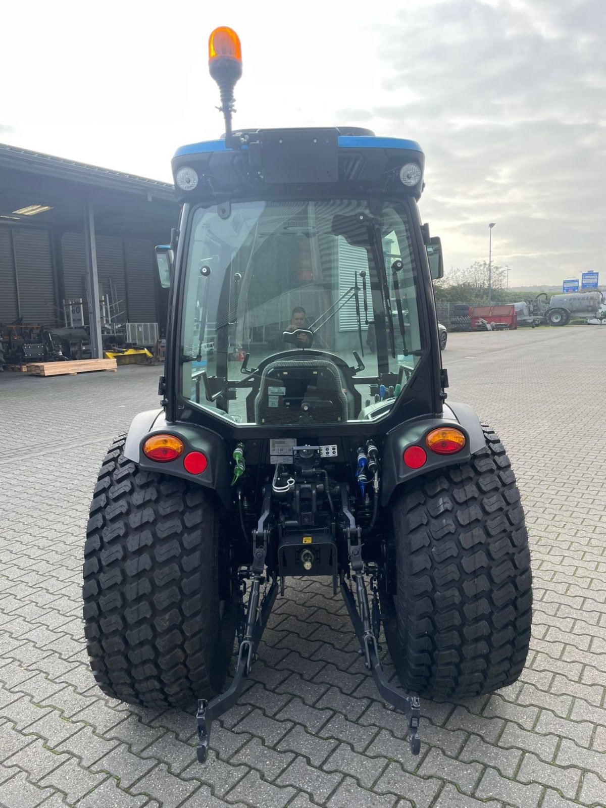 Weinbautraktor tipa Landini Mistral 2-60 met cabine, Neumaschine u Roermond (Slika 7)