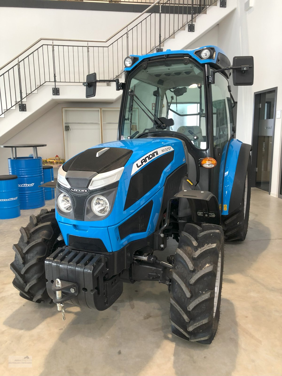 Weinbautraktor of the type Landini Rex 3-070 F, Neumaschine in Burgoberbach (Picture 2)