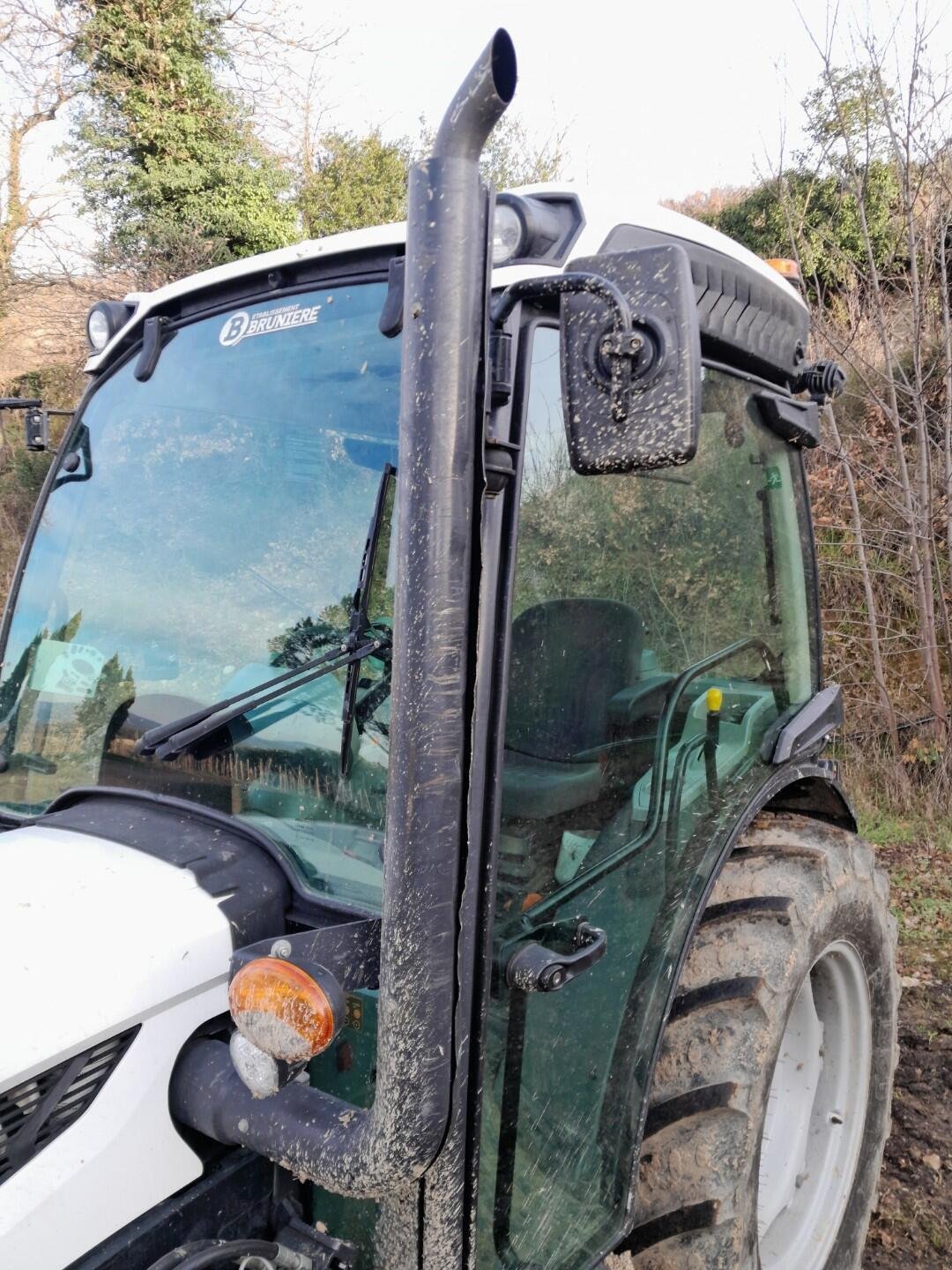 Weinbautraktor van het type Landini Tracteur fruitier Rex 4-090 F Landini, Gebrauchtmaschine in ROYNAC (Foto 2)