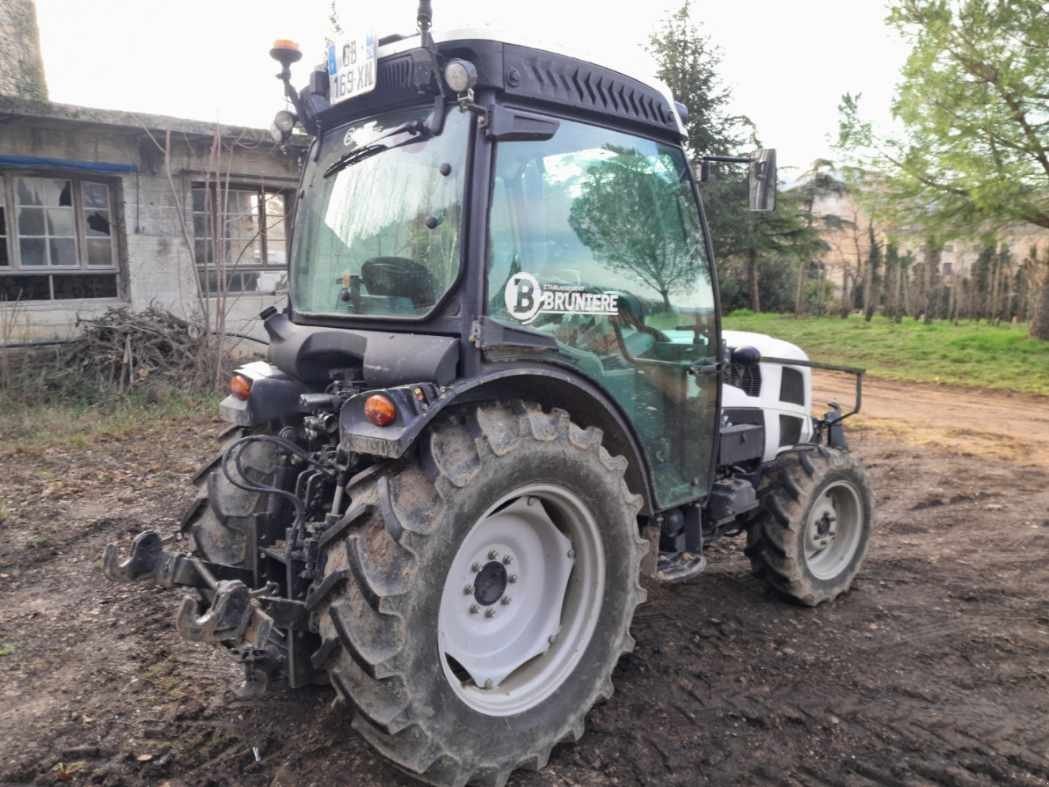 Weinbautraktor van het type Landini Tracteur fruitier Rex 4-090 F Landini, Gebrauchtmaschine in ROYNAC (Foto 4)