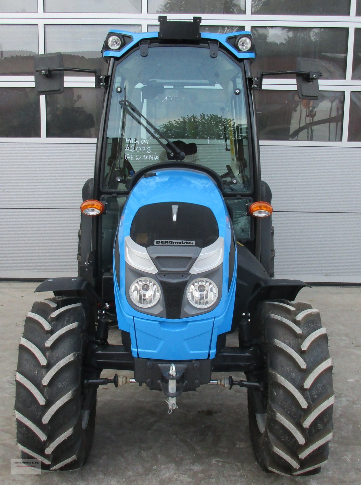 Weinbautraktor van het type Landini X3, Neumaschine in Tapfheim (Foto 2)