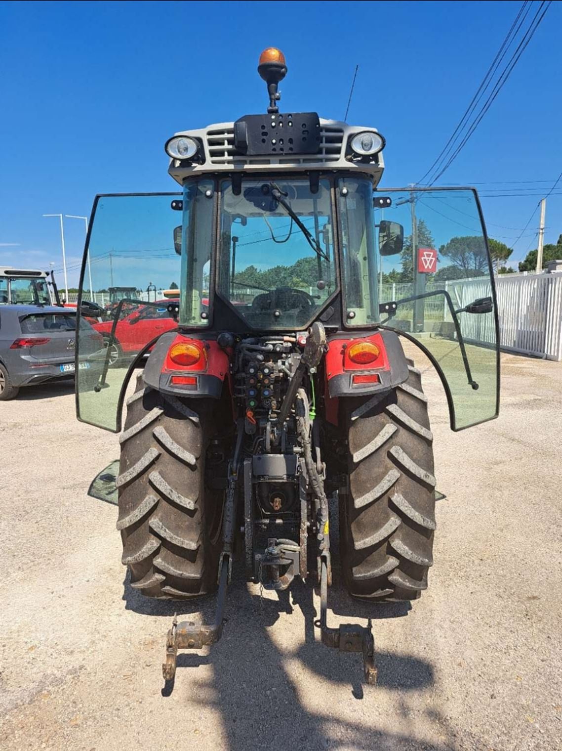 Weinbautraktor Türe ait Massey Ferguson 3708V EF, Gebrauchtmaschine içinde UCHAUD (resim 3)