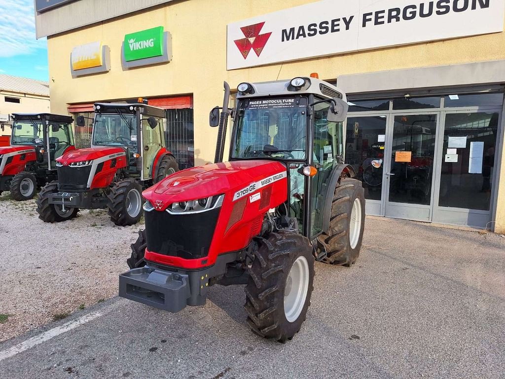 Weinbautraktor des Typs Massey Ferguson 3709GE EFF, Gebrauchtmaschine in NOVES (Bild 9)