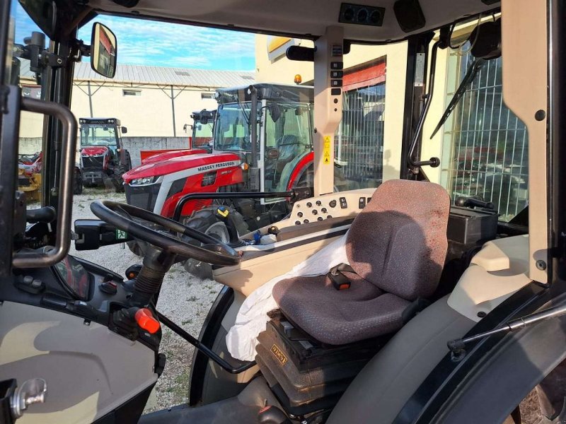 Weinbautraktor of the type Massey Ferguson 3709GE EFF, Gebrauchtmaschine in NOVES (Picture 1)