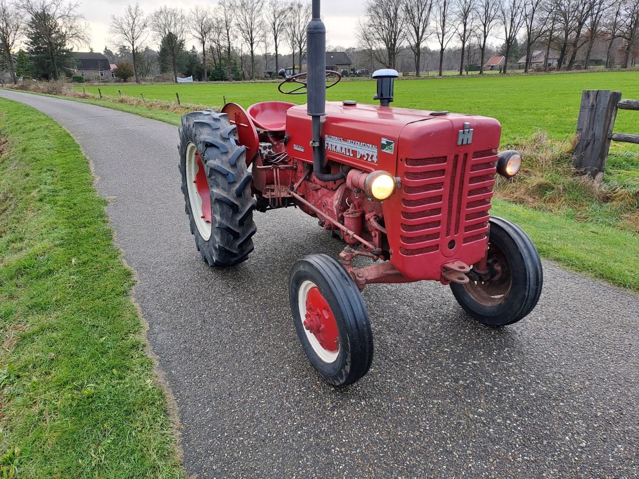 Weinbautraktor typu McCormick D-324, Gebrauchtmaschine v Wierden (Obrázok 1)