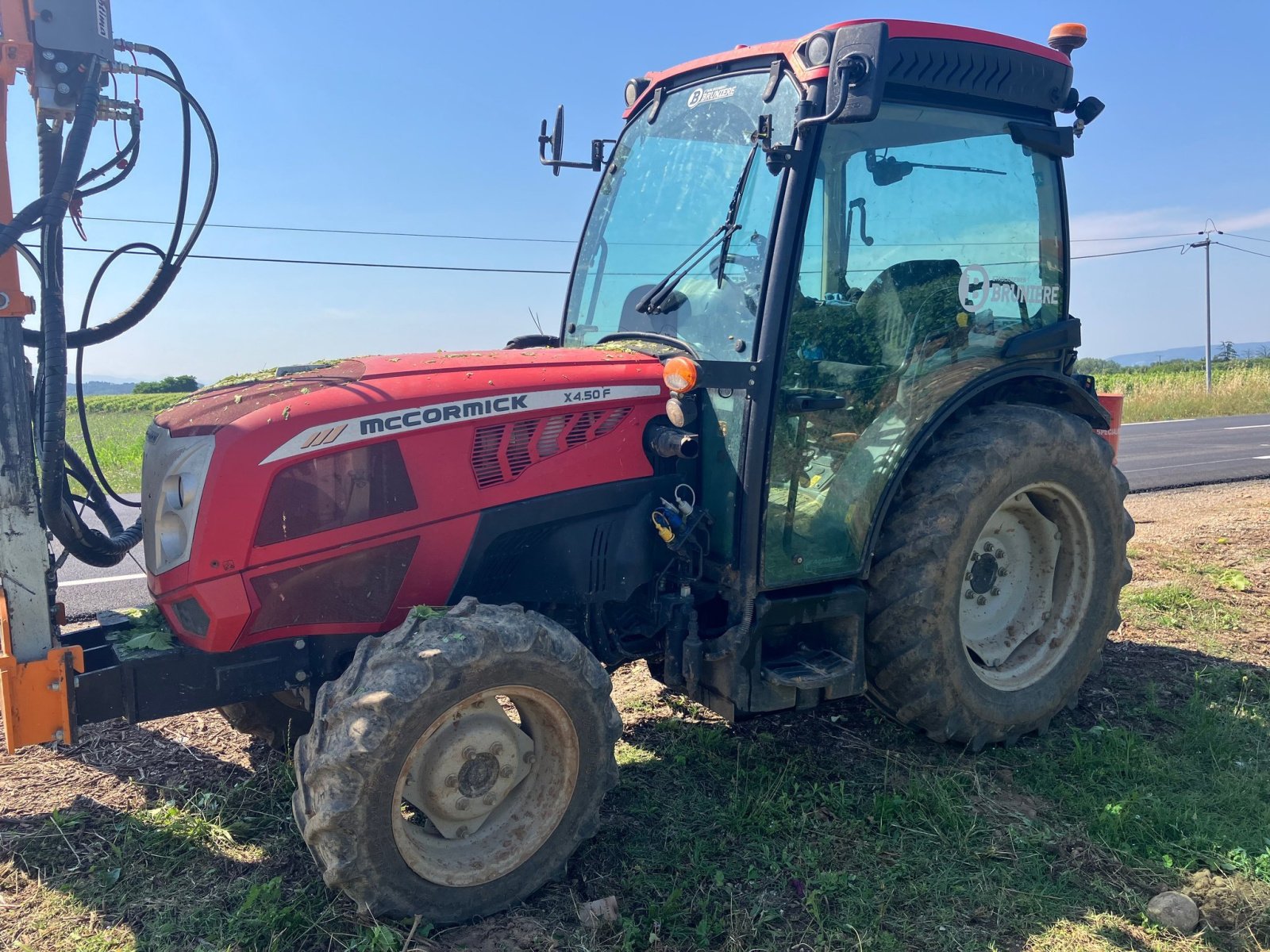 Weinbautraktor van het type McCormick Tracteur fruitier X4 Mc Cormick, Gebrauchtmaschine in ROYNAC (Foto 1)